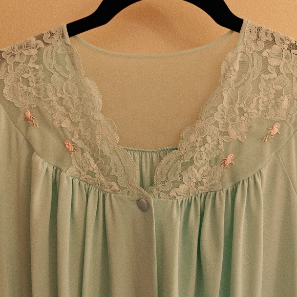 Classic Shadowline Robe, Size M - Picture 2 of 2